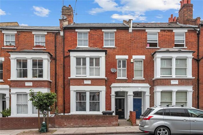 2 Bedroom Apartment For Sale In Melgund Road, London, N5