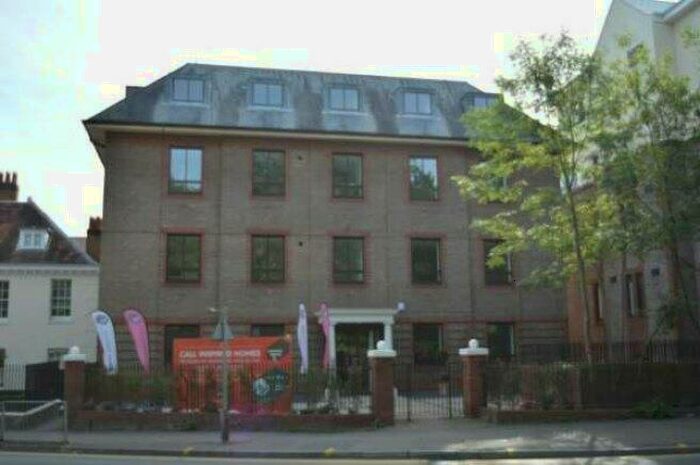 1 Bedroom Flat To Rent In - South Street, KT18