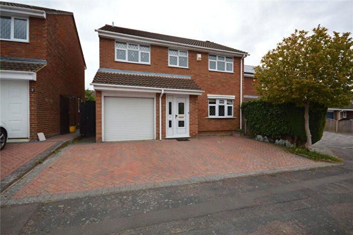 4 Bedroom Detached House For Sale In Thornage Close, Luton, Bedfordshire, LU2