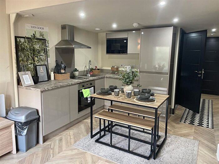 1 Bedroom Flat To Rent In The Headrow, Leeds, LS1