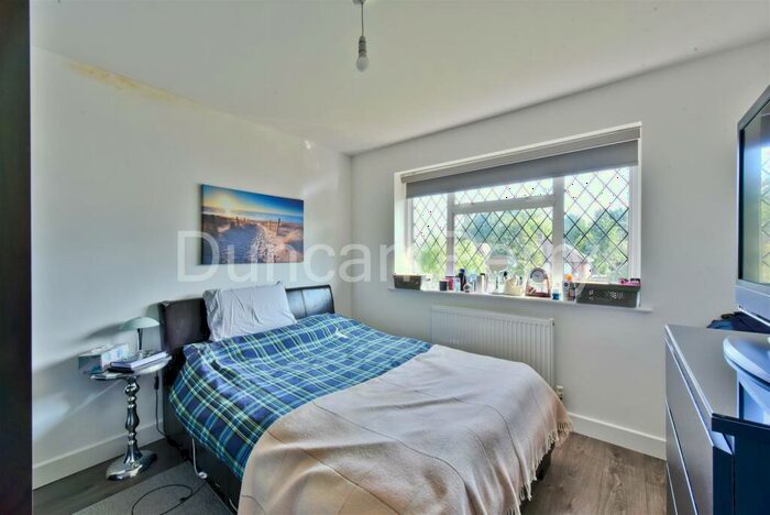 4 Bedroom Detached House For Sale In Tolmers Avenue, Cuffley, EN6