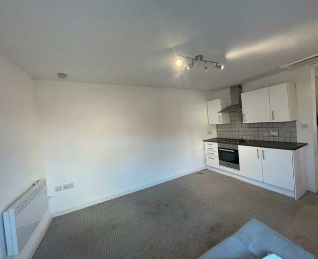 1 Bedroom Flat To Rent In Fallibroome Road, Macclesfield, SK10