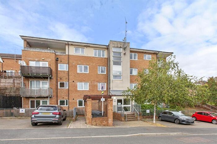 1 Bedroom Apartment For Sale In St Hughs Avenue, High Wycombe, HP13
