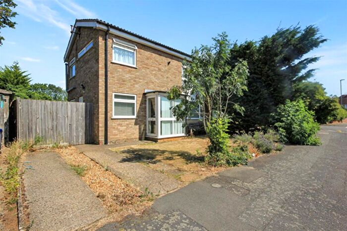 3 Bedroom Semi-Detached House For Sale In , Meadow Drive, Higham Ferrers, NN10