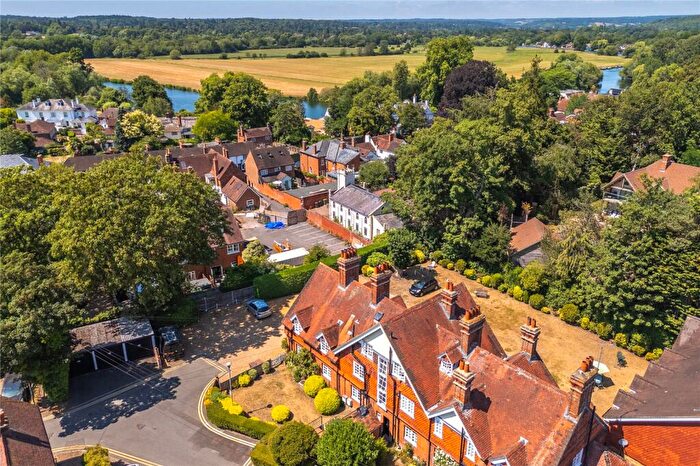1 Bedroom Flat For Sale In Backsideans, Wargrave, Reading, Berkshire, RG10