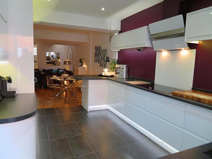 3 Bedroom Flat To Rent In Milton Road, Southsea, PO4