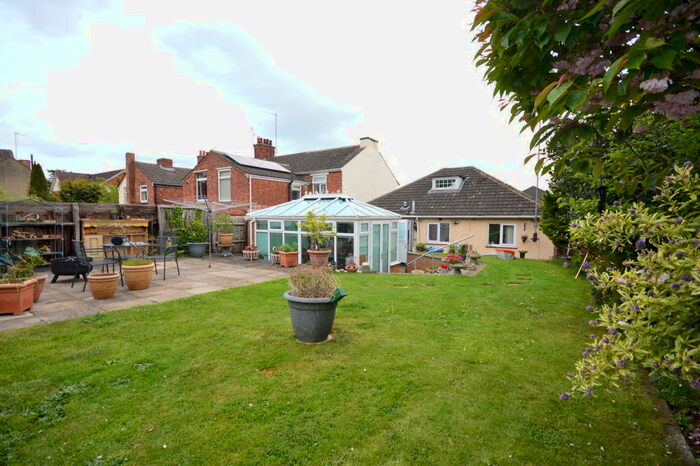 2 Bedroom Detached Bungalow To Rent In Roundhill Road, Kettering, NN15
