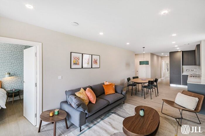 2 Bedroom Flat For Sale In Wyvil Road, London, SW8