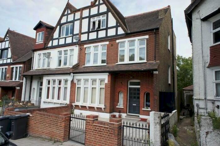 1 Bedroom Flat To Rent In Streatham Common North, Streatham Common, SW16