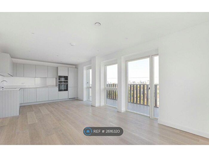 2 Bedroom Flat To Rent In Seagull Lane, London, E16