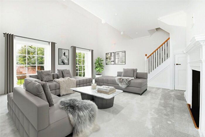 2 Bedroom Flat For Sale In Dark Lane, Great Warley, Brentwood, Essex, CM14
