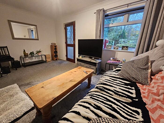 3 Bedroom House To Rent In Elmhurst Gardens, Leeds, LS17