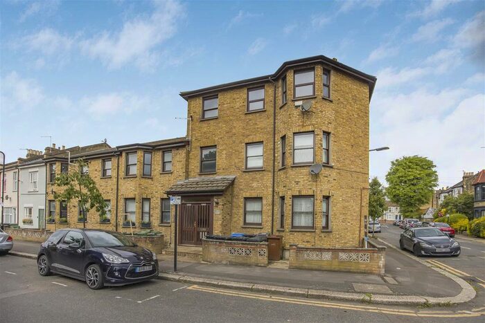 2 Bedroom Flat To Rent In Brodie Court, Newport Road, Leyton, E10