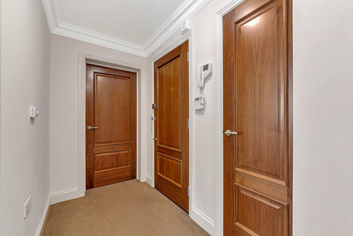 2 Bedroom Apartment To Rent In Portsmouth Road, Esher, KT10