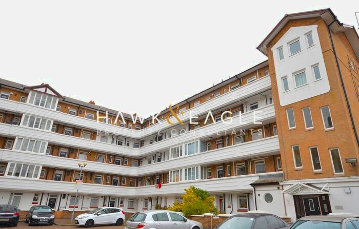 3 Bedroom Flat To Rent In Rogers Estate, Globe Road, London, E2