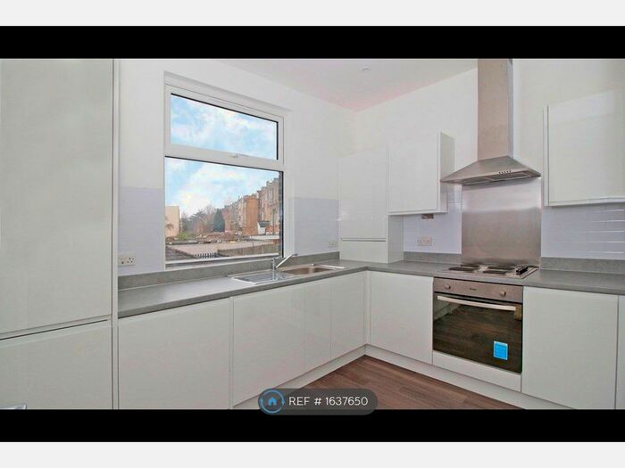 2 Bedroom Maisonette To Rent In Amersham Vale, London, SE14