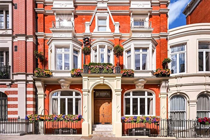 4 Bedroom Terraced House For Sale In Chesterfield Hill, London, W1J