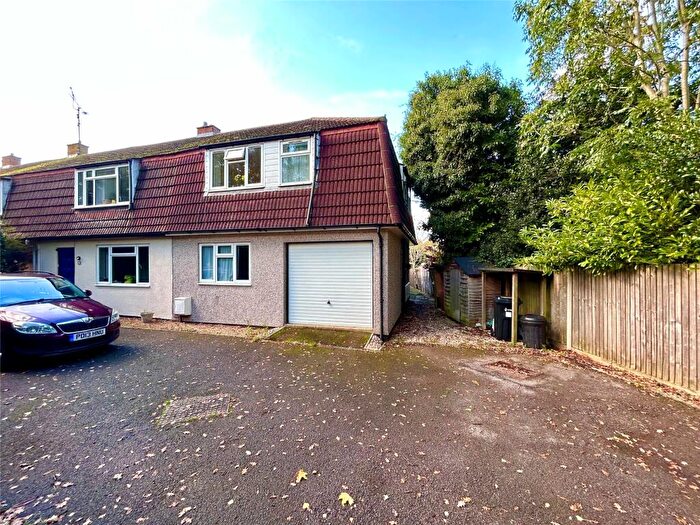 2 Bedroom Maisonette To Rent In Norreys Avenue, Wokingham, Berkshire, RG40