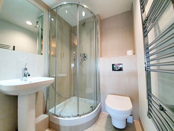 2 Bedroom Apartment To Rent In Bridgewater Place Water Lane Leeds, LS11