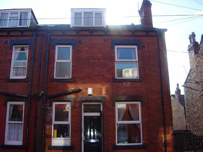 2 Bedroom Terraced House To Rent In Harold View, Hyde Park, Leeds, LS6