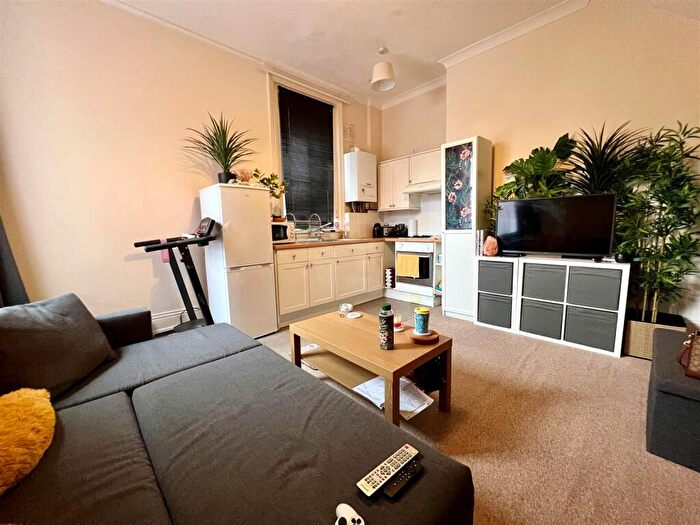 1 Bedroom Apartment To Rent In Nettlecombe Avenue, Southsea, PO4