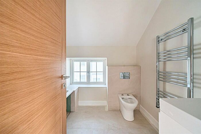 2 Bedroom Cottage For Sale In High Street, Ewell, Epsom, KT17