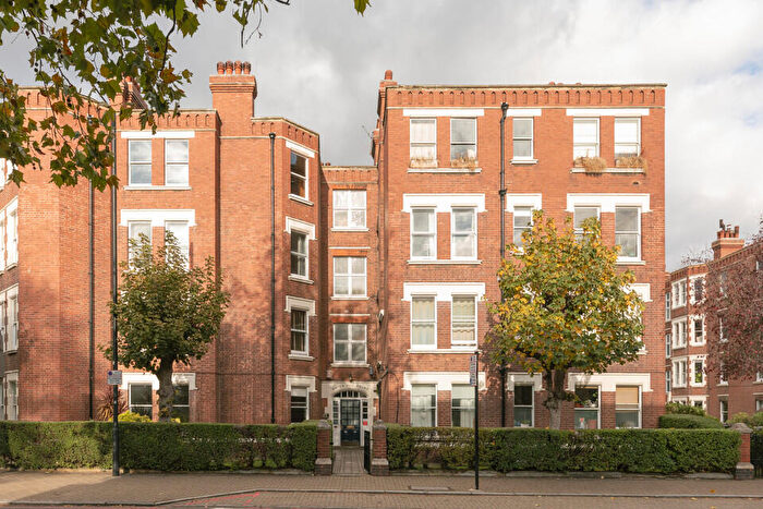 2 Bedroom Flat For Sale In Camberwell New Road, Camberwell, SE5