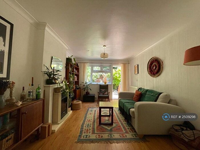 1 Bedroom Flat To Rent In Bridgewood Close, London, SE20