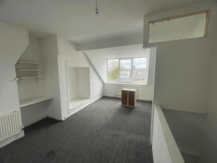 3 Bedroom Terraced House To Rent In Lingwood Terrace, Bradford, BD8