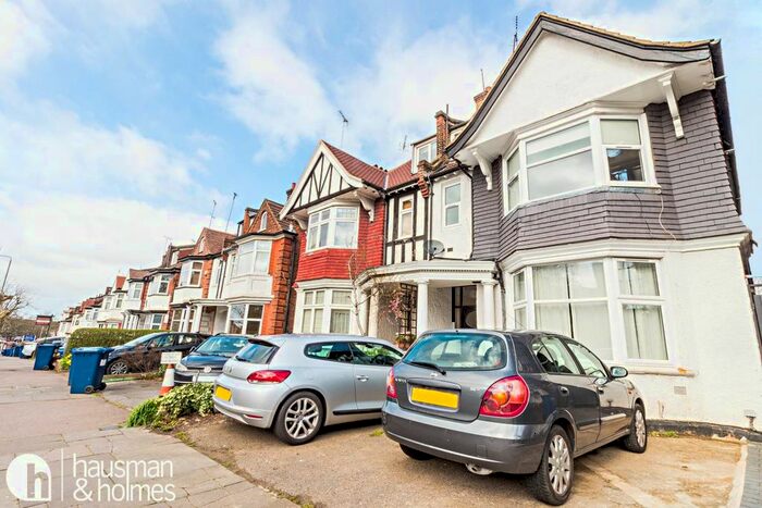 Studio To Rent In North End Road, London NW11