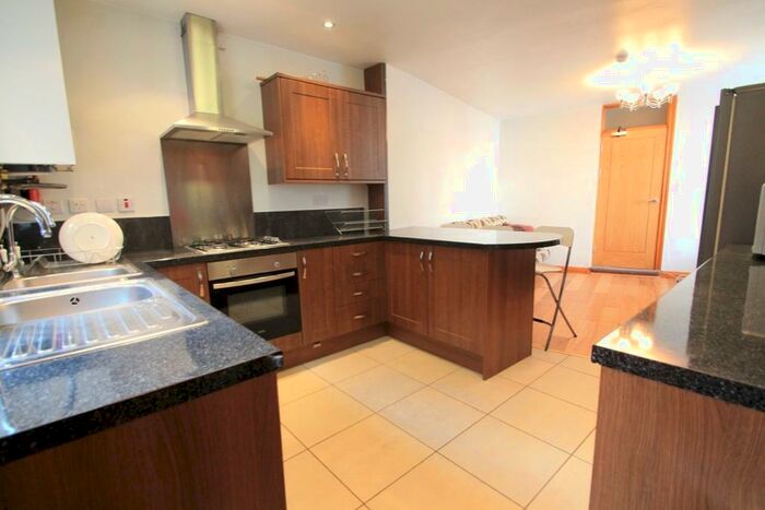 6 Bedroom Ground Flat To Rent In Miskin Street, Cardiff(City), CF24