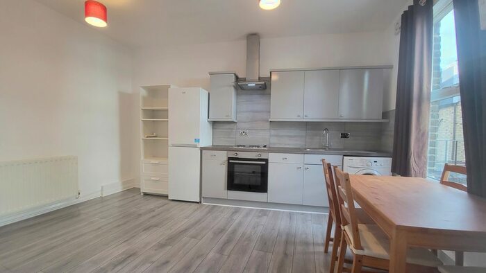 2 Bedroom Maisonette To Rent In Garratt Lane, Earlsfield, Wandsworth, SW18