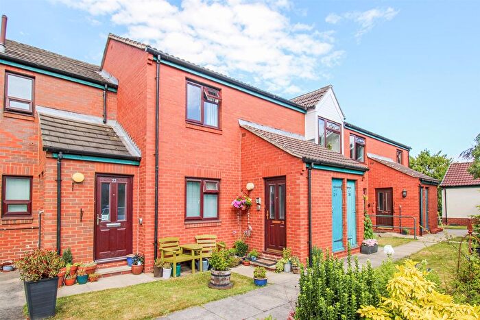 2 Bedroom Flat For Sale In Sandal Hall Mews, Wakefield, WF2