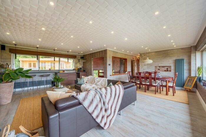 4 Bedroom Detached House To Rent In Kooringa, Warlingham, CR6