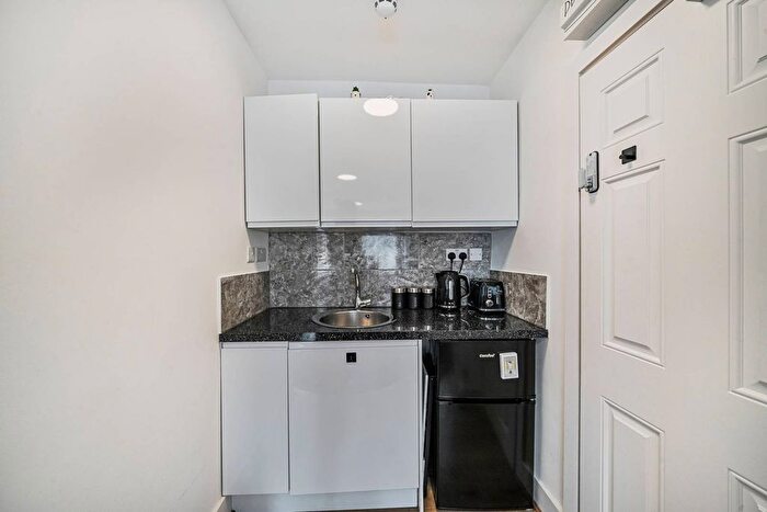 Studio To Rent In Walton Close, Gladstone Park, London, NW2