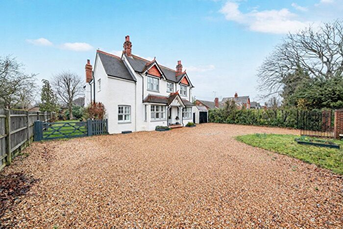 5 Bedroom Detached House For Sale In Hayes Lane, Horsham, RH13