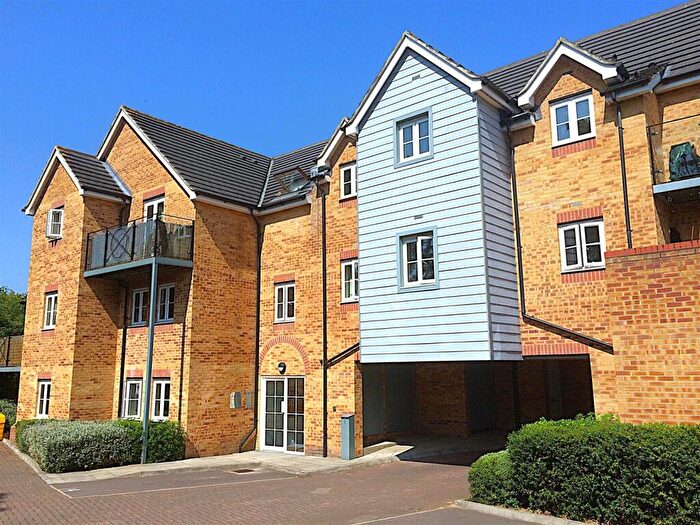 2 Bedroom Apartment To Rent In Ebberns Road, Apsley, HP3