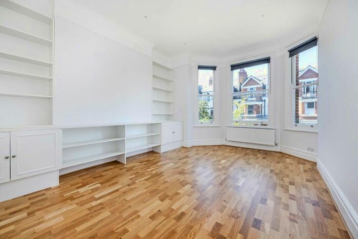 3 Bedroom Flat To Rent In Wymering Road, London, W9
