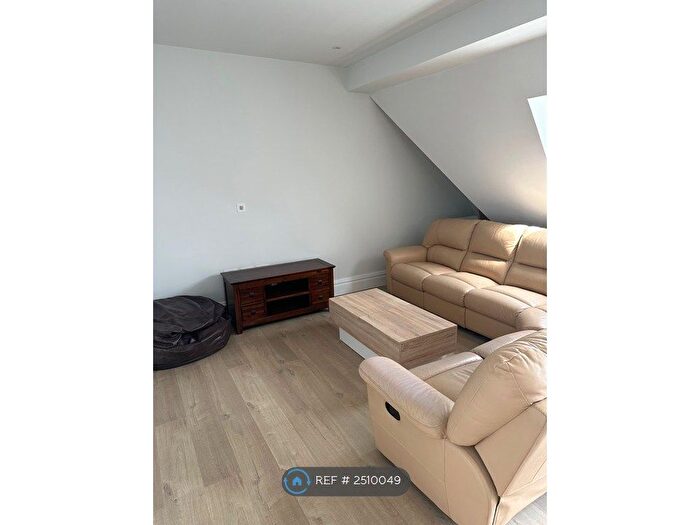 3 Bedroom Flat To Rent In Knyveton Road, Bournemouth, BH1