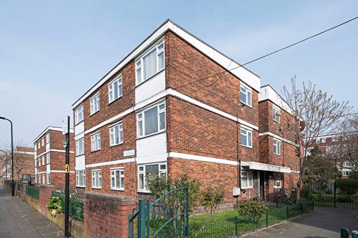 2 Bedroom Flat For Sale In Fellows Court, Weymouth Terrace, Shoreditch, London, E2