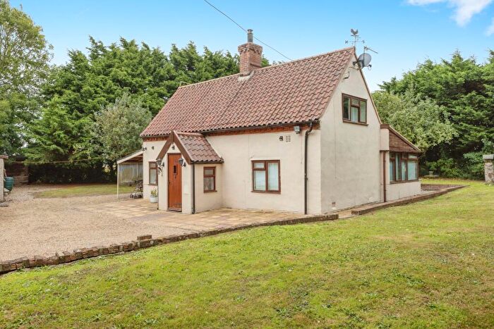 2 Bedroom Detached House For Sale In Norwich Common, Wymondham, Norfolk, NR18