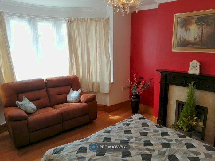 5 Bedroom Semi-Detached House To Rent In Shaftesbury Avenue, Southampton, SO17