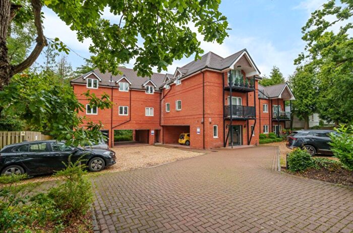 2 Bedroom Flat For Sale In Chalk Hill, West End, Southampton, Hampshire, SO18