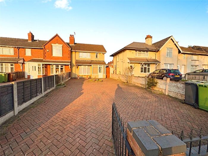 3 Bedroom End Of Terrace House To Rent In West Bromwich Road, Walsall, West Midlands, WS5