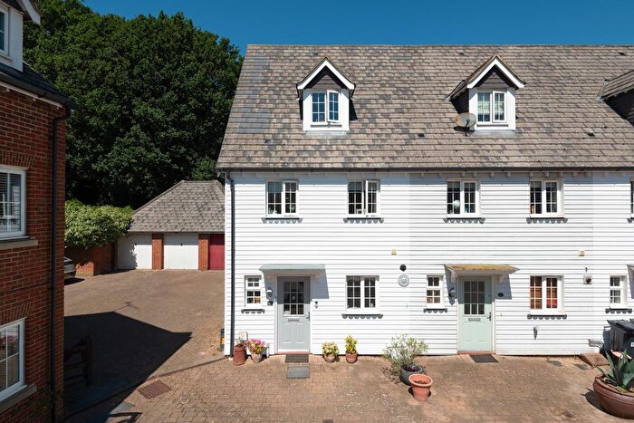 4 Bedroom Semi-Detached House For Sale In Orlestone View, Hamstreet, TN26
