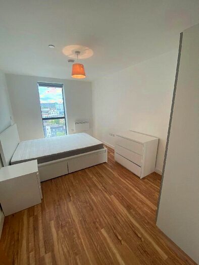 1 Bedroom Flat To Rent In Aire, Cross Green Lane, LS9