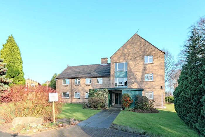 2 Bedroom Apartment For Sale In Oakwood Court, Off Oakwood Grange Lane, Oakwood, Leeds, LS8