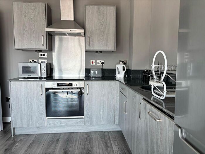 2 Bedroom Flat To Rent In Apartment Dockside, Keel Wharf, L3