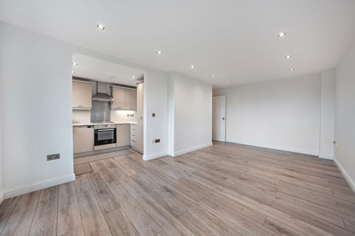 1 Bedroom Flat To Rent In Cottonham Close, London, N12