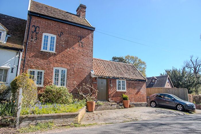 3 Bedroom Semi Detached House For Sale In School Hill, Nacton, IP10